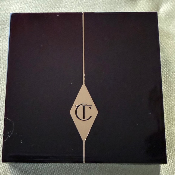 Charlotte Tilbury Eyeshadow Pallet in Pillow Talk Dreams - Picture 3 of 6